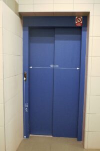 Kontextový obrázek - 10. výtah - přízemí za wc