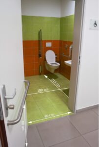 Kontextový obrázek - 10.dveře k wc otevřené